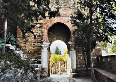 Alcazaba de Málaga. Puerta de las columnas