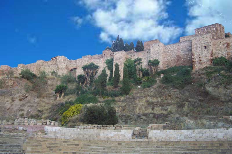 Alcazaba de Málaga. Al pie el Teatro Romano.