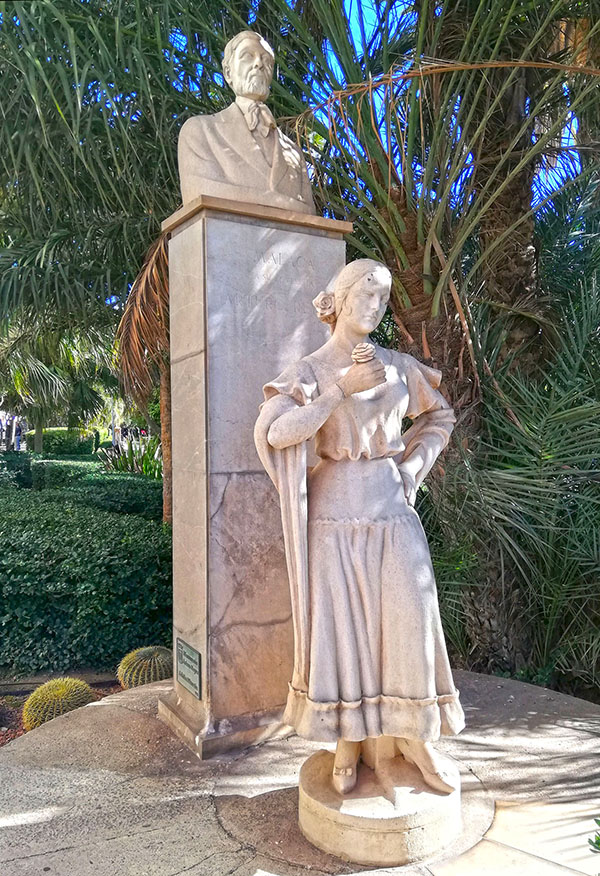 Monumento a Arturo Reyes Aguilar