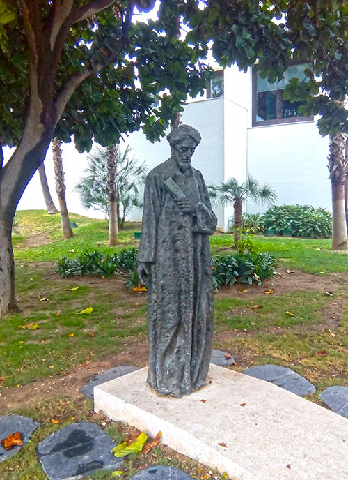 Estatua de Salomón Ben Gabirol