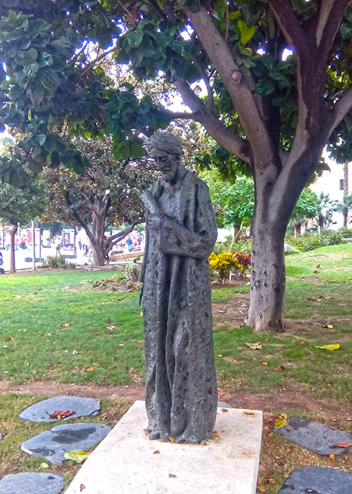 Estatua de Salomón Ben Gabirol