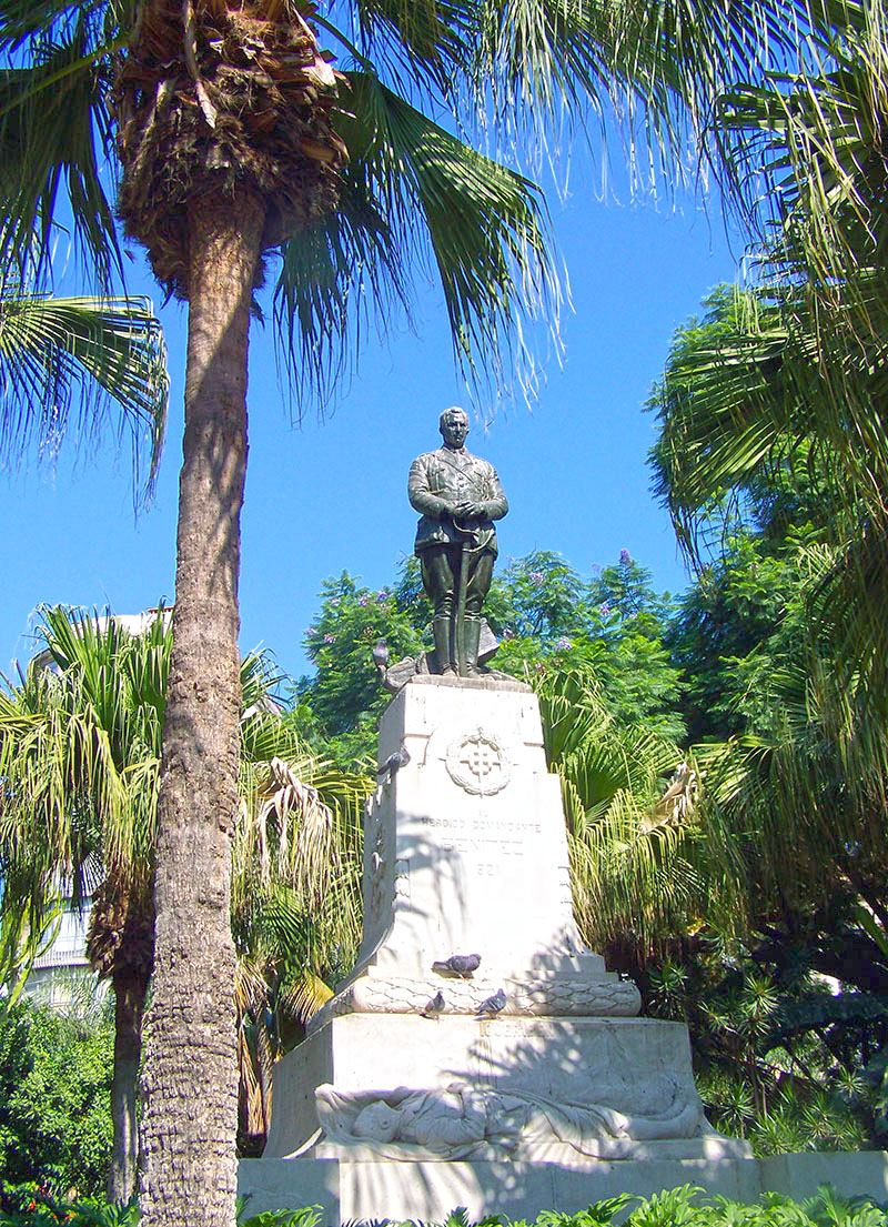Monumento al Comandante Benítez