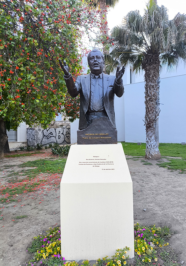 Escultura homenaje al cantaor malagueño Antonio de Canillas