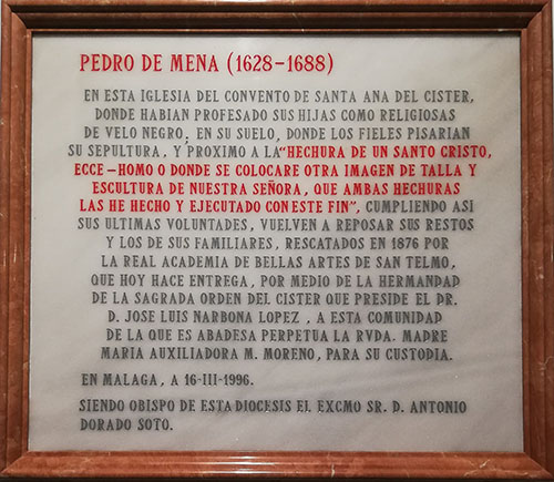 Placa conmemorativa del traslado de los restos de Pedro de Mena en 1996