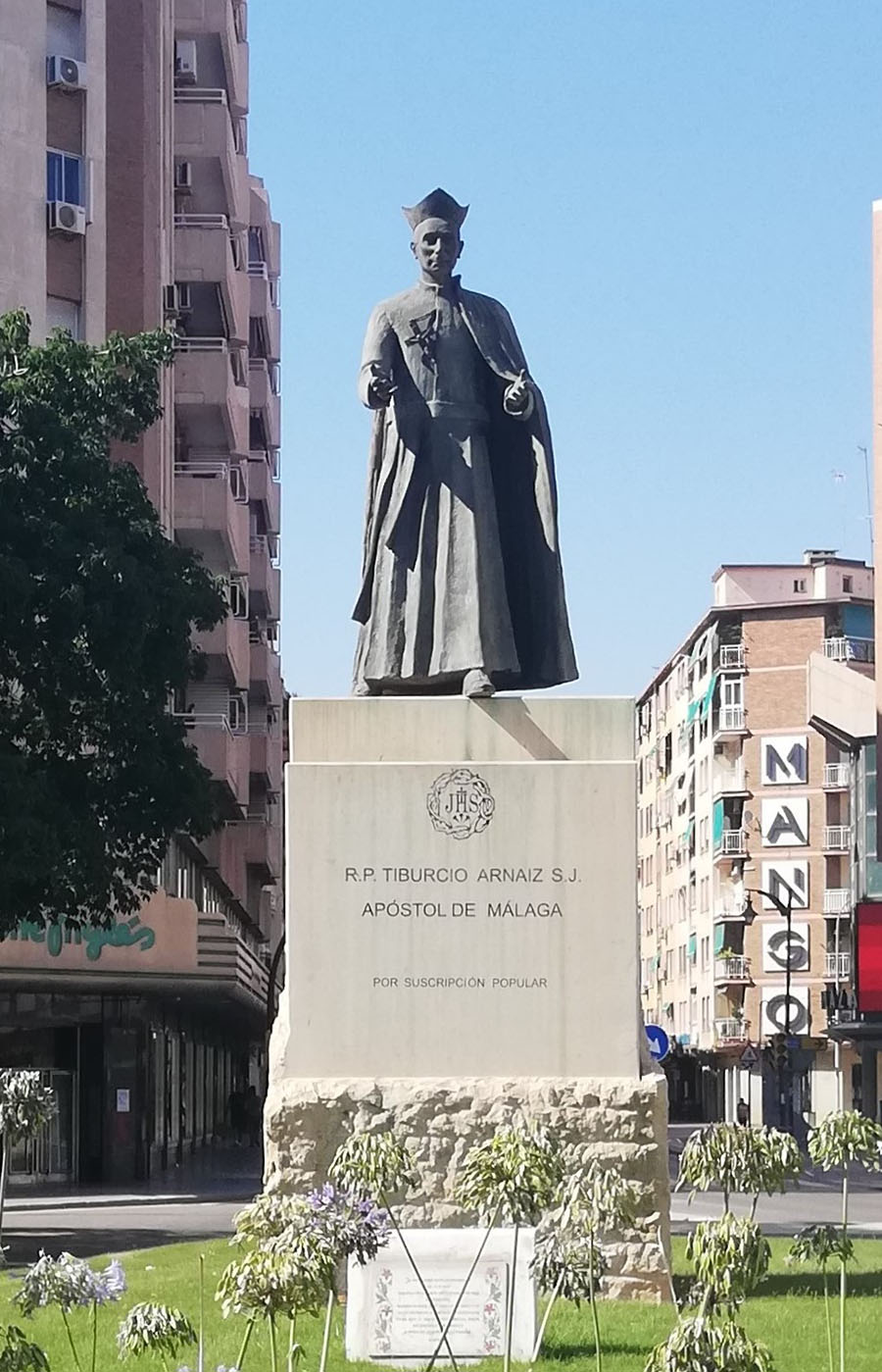 Estatua del Padre Tiburcio Arnaiz