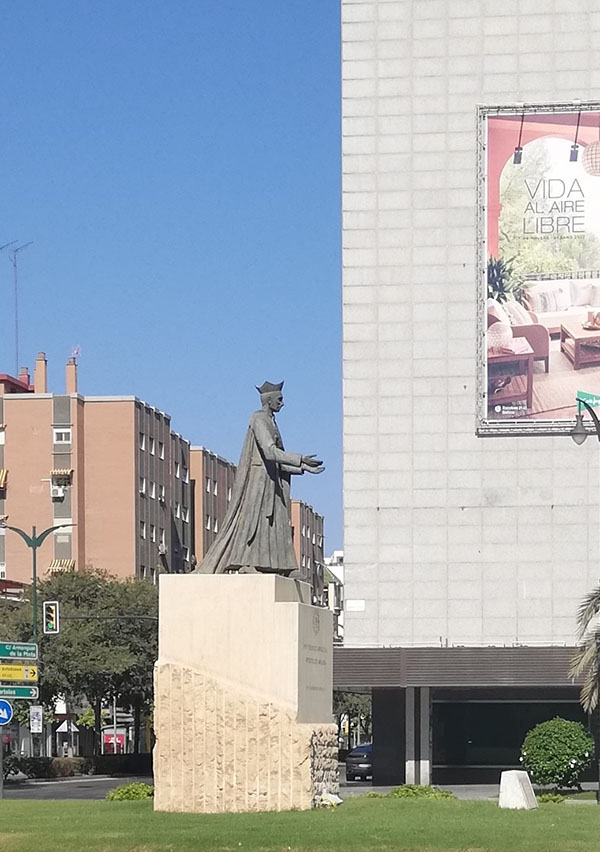 Estatua del Padre Tiburcio Arnaiz