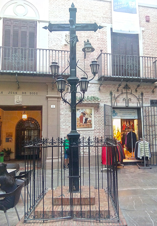 Plazuela de San Juan de Dios. Cristo de los Faroles